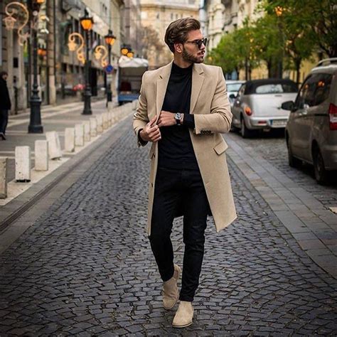 outfit with beige sneakers